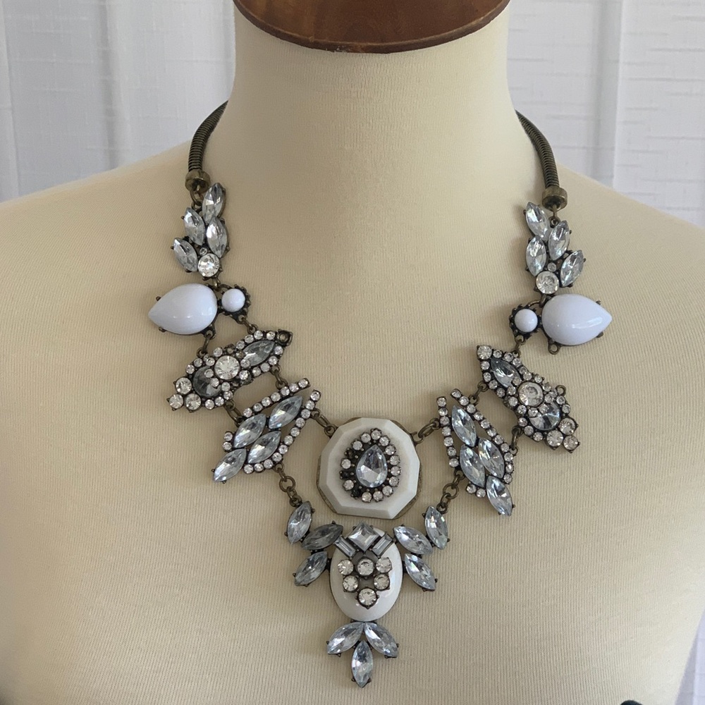 Gorgeous statement necklace! 💎